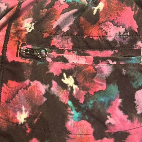 Lululemon shorty hot shorts with back pocket pull strings midnight bloom floral - Picture 6 of 11